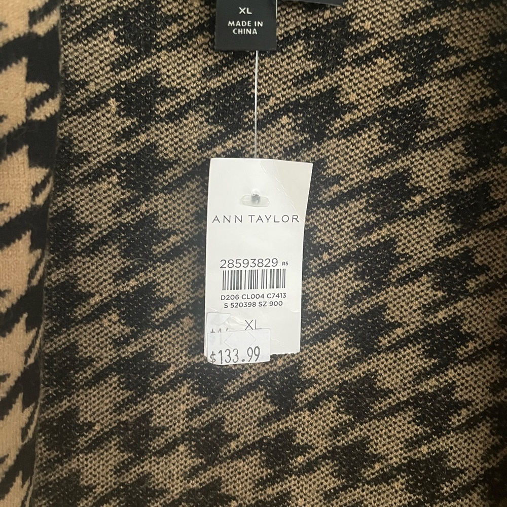 Ann Taylor Black and Tan Houndstooth indoor coatigan - Picture 4 of 4